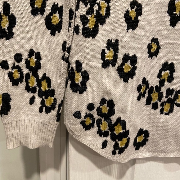 Cabi Kiki Leopard Print V Neck Button Front Knit Cardigan Gray Black Size S - Picture 7 of 12